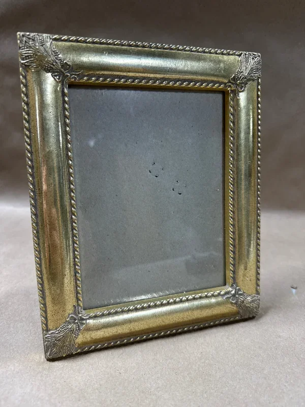 Gold Frame With Tassel Design Corners